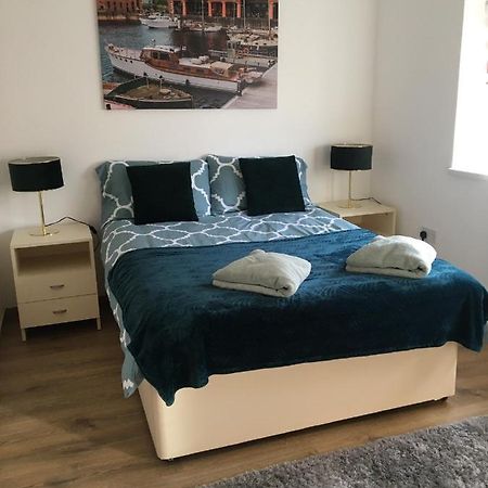 Modern 1 Bedroom Flat Perfect For Match Or City Break Ливърпул Екстериор снимка